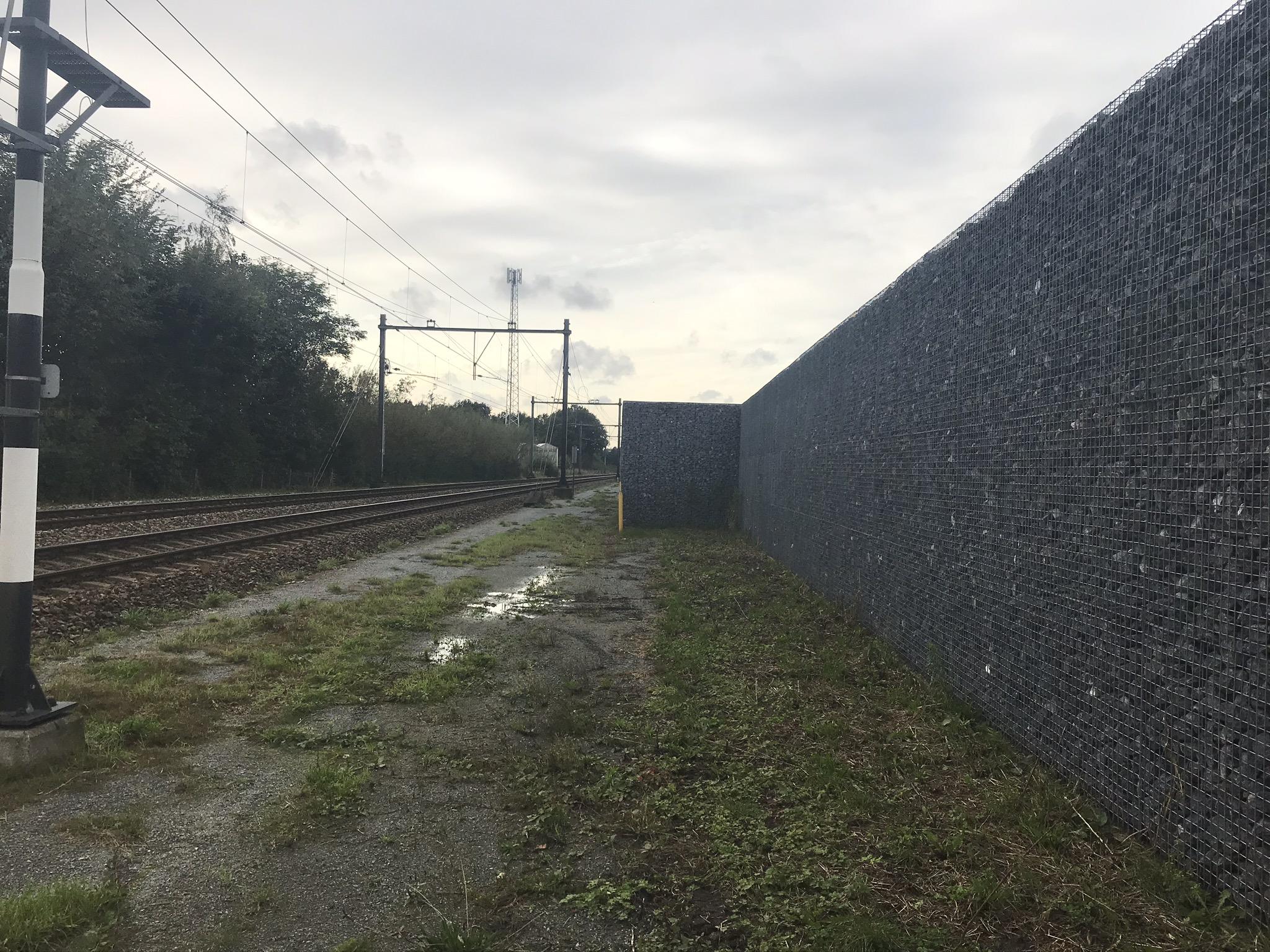 Scherm naast spoor