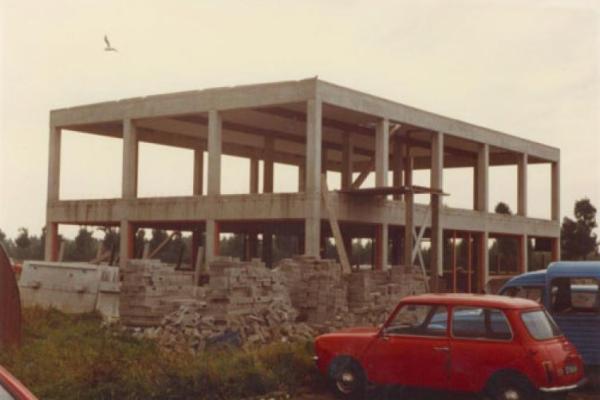 betonskelet van het M+P-kantoor in Aalsmeer